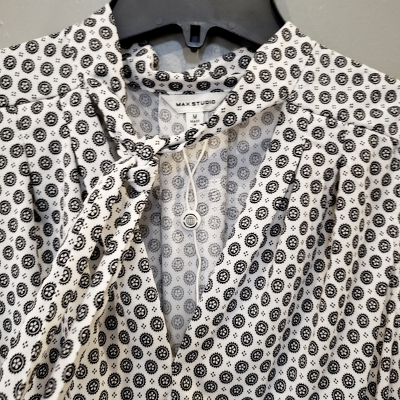 Max Studio Dressy Sleeveless Top - Picture 4 of 6